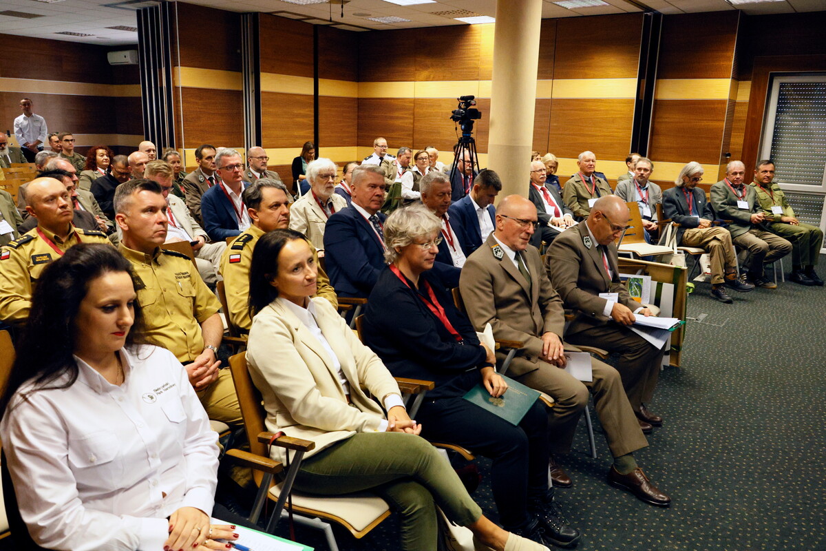 „100 lat czerwonego bagna”